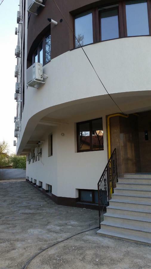 Kolonaki Domus Apartment Iasi Bagian luar foto