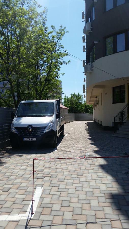 Kolonaki Domus Apartment Iasi Bagian luar foto