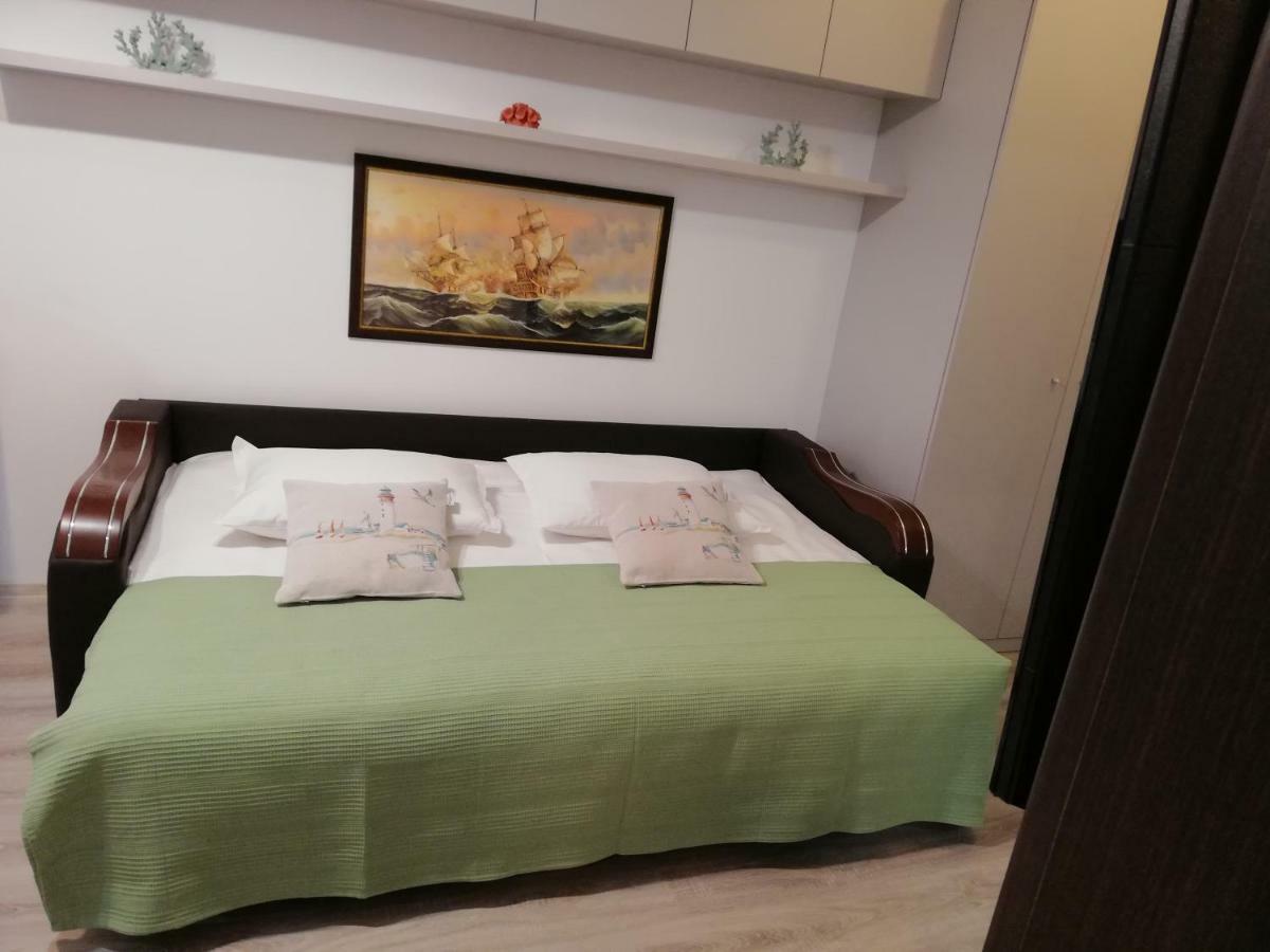 Kolonaki Domus Apartment Iasi Bagian luar foto