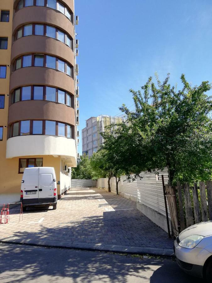 Kolonaki Domus Apartment Iasi Bagian luar foto