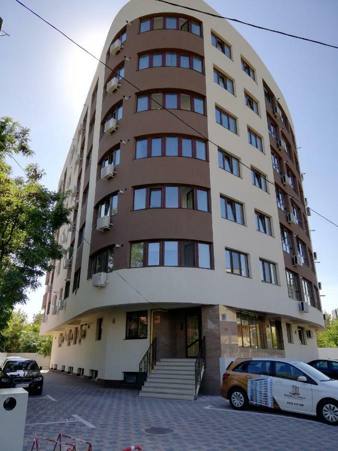 Kolonaki Domus Apartment Iasi Bagian luar foto